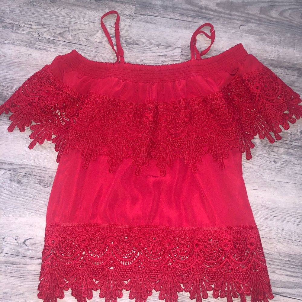 M Off the shoulder shirt.